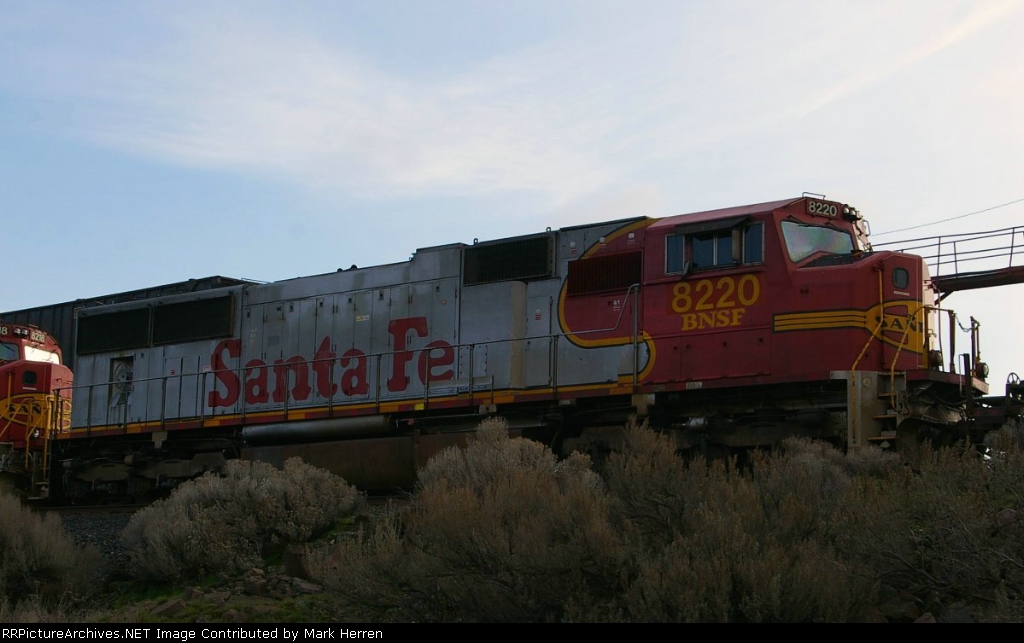 BNSF 8220